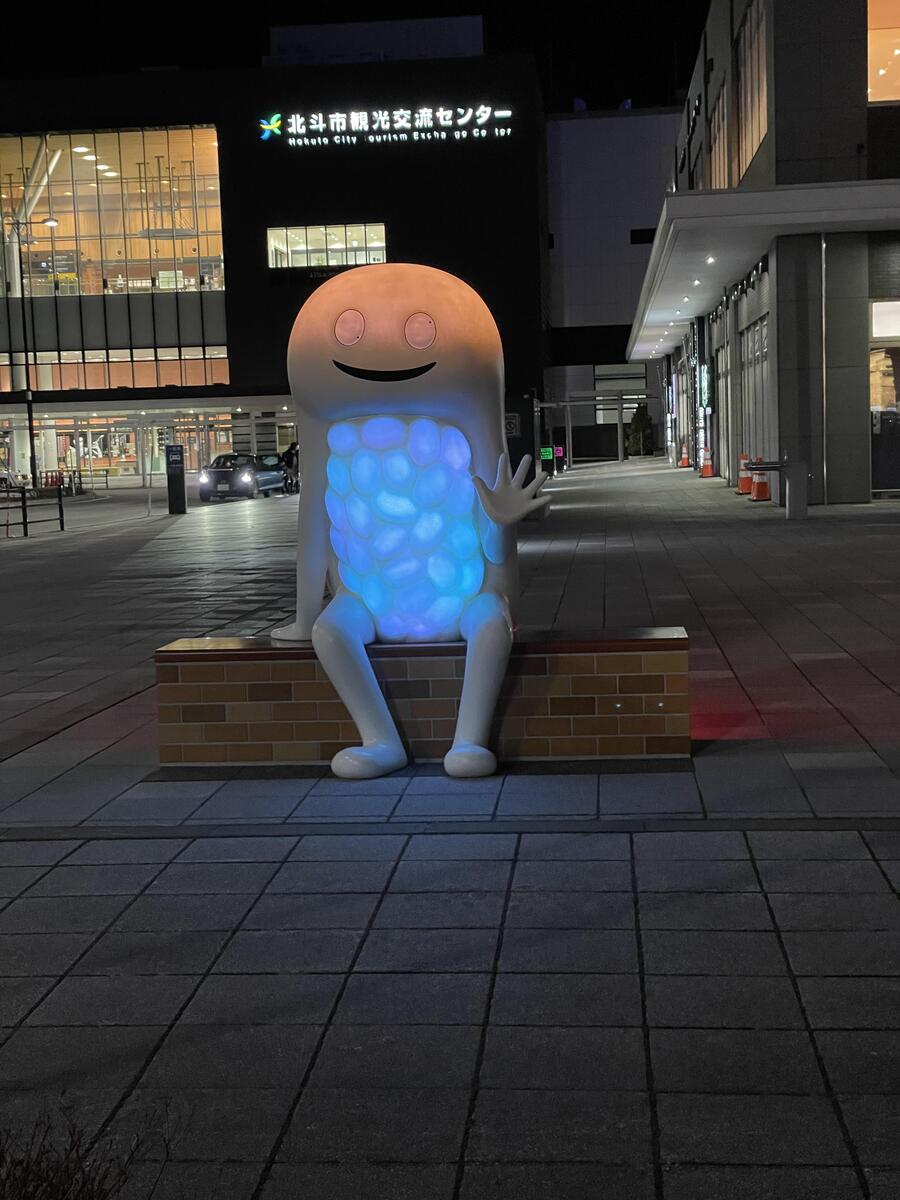 新函館北斗駅前で＜ずーしーほっきー＞発見！！