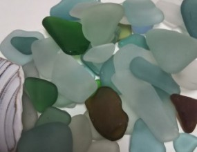 浜辺で砂遊び